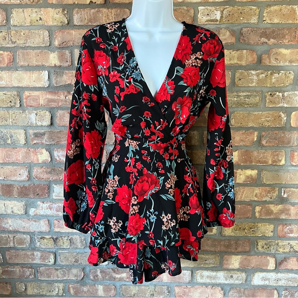 *NEW* Red & black floral romper w/ bubble sleeves, ruffled bottom, lightweight. - Picture 5 of 7
